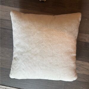 Rachel Ashwell Fur Pillow with Insert 25 x 25
Includes insert